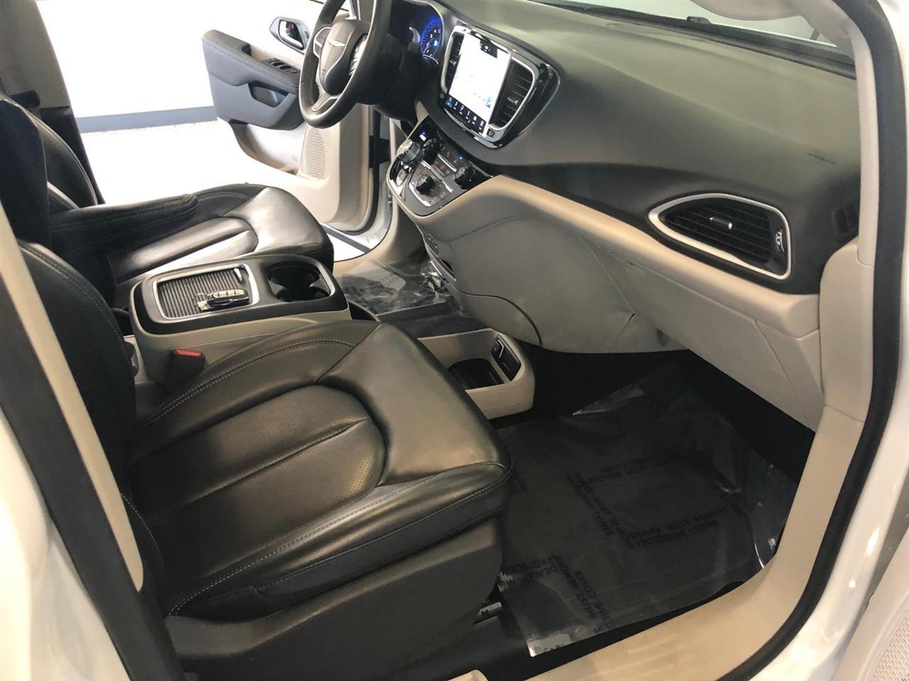 Chrysler Pacifica Touring L FWD 2023