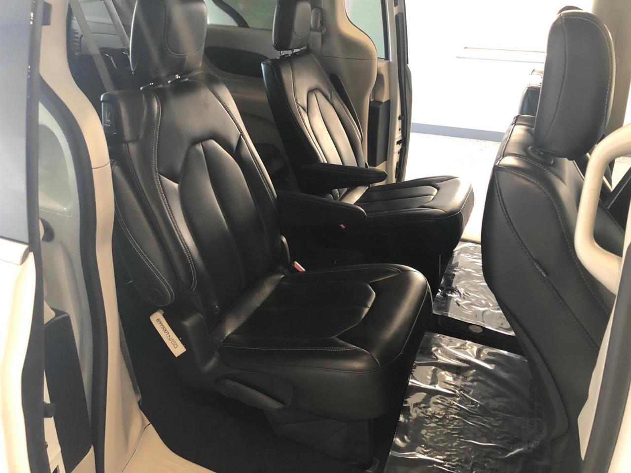 Chrysler Pacifica Touring L FWD 2023