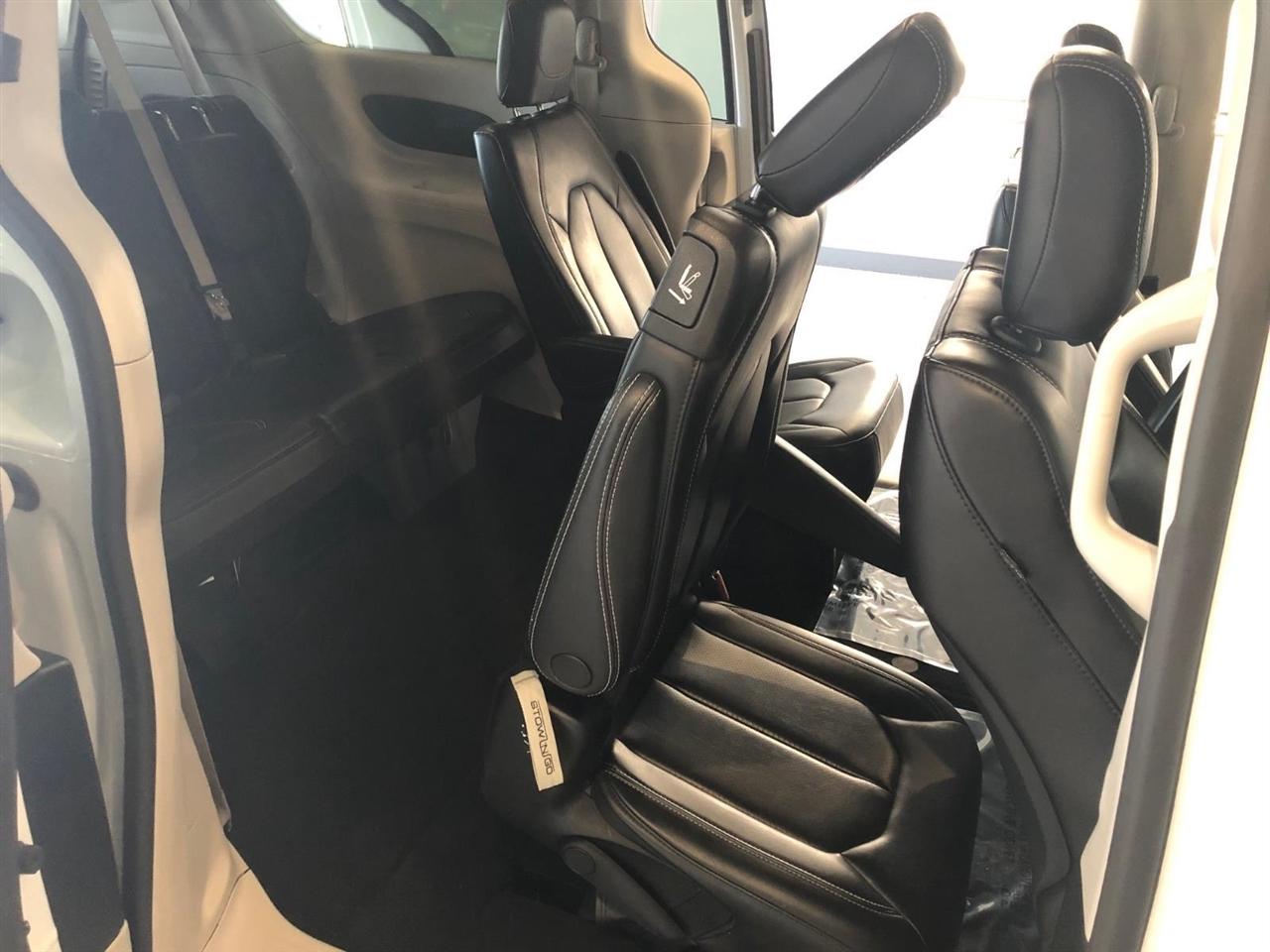 Chrysler Pacifica Touring L FWD 2023