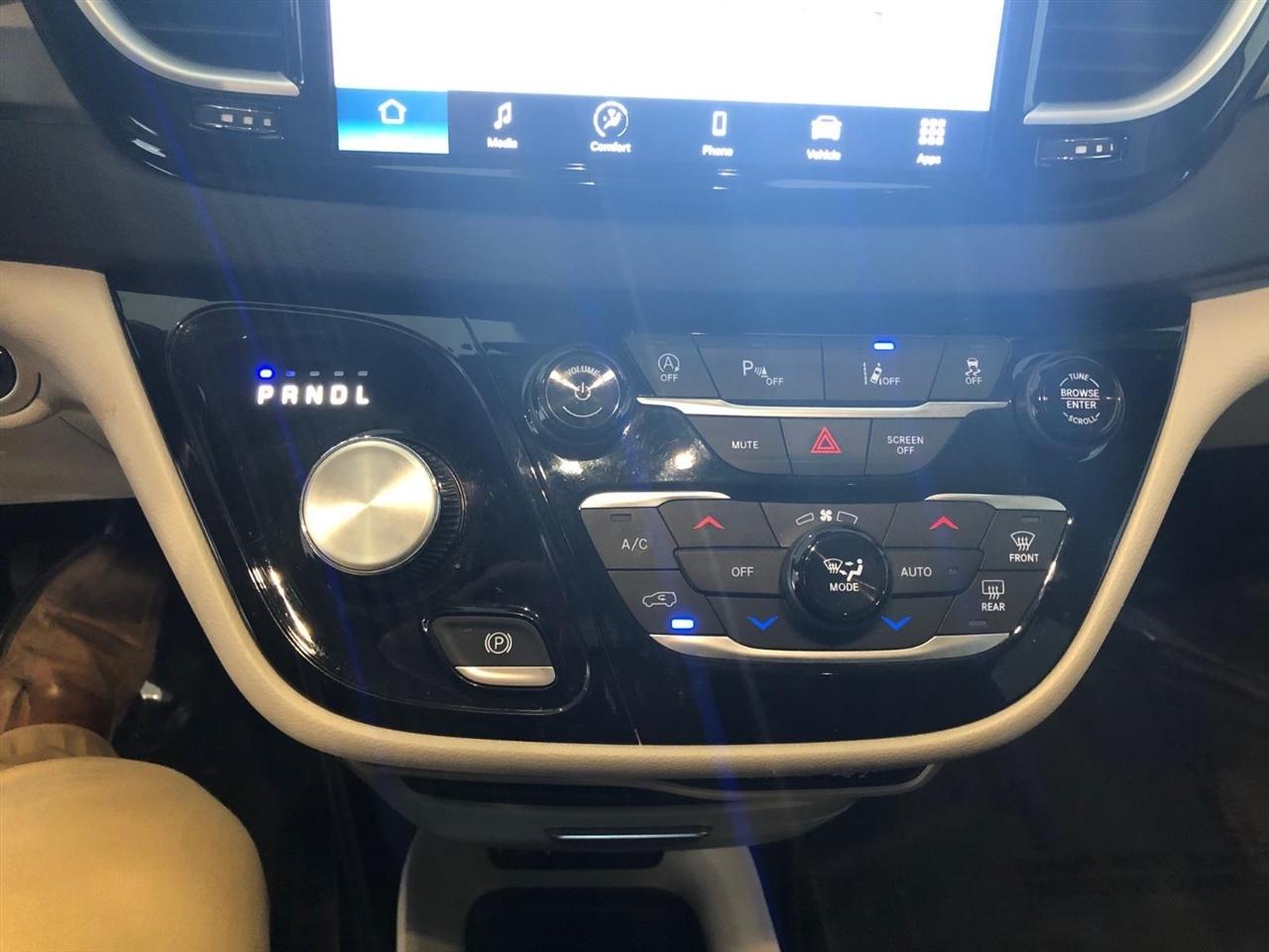 Chrysler Pacifica Touring L FWD 2023