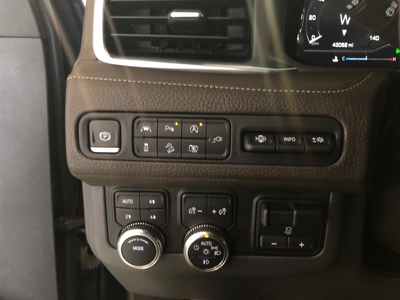 GMC Yukon XL 4WD 4dr Denali 2022