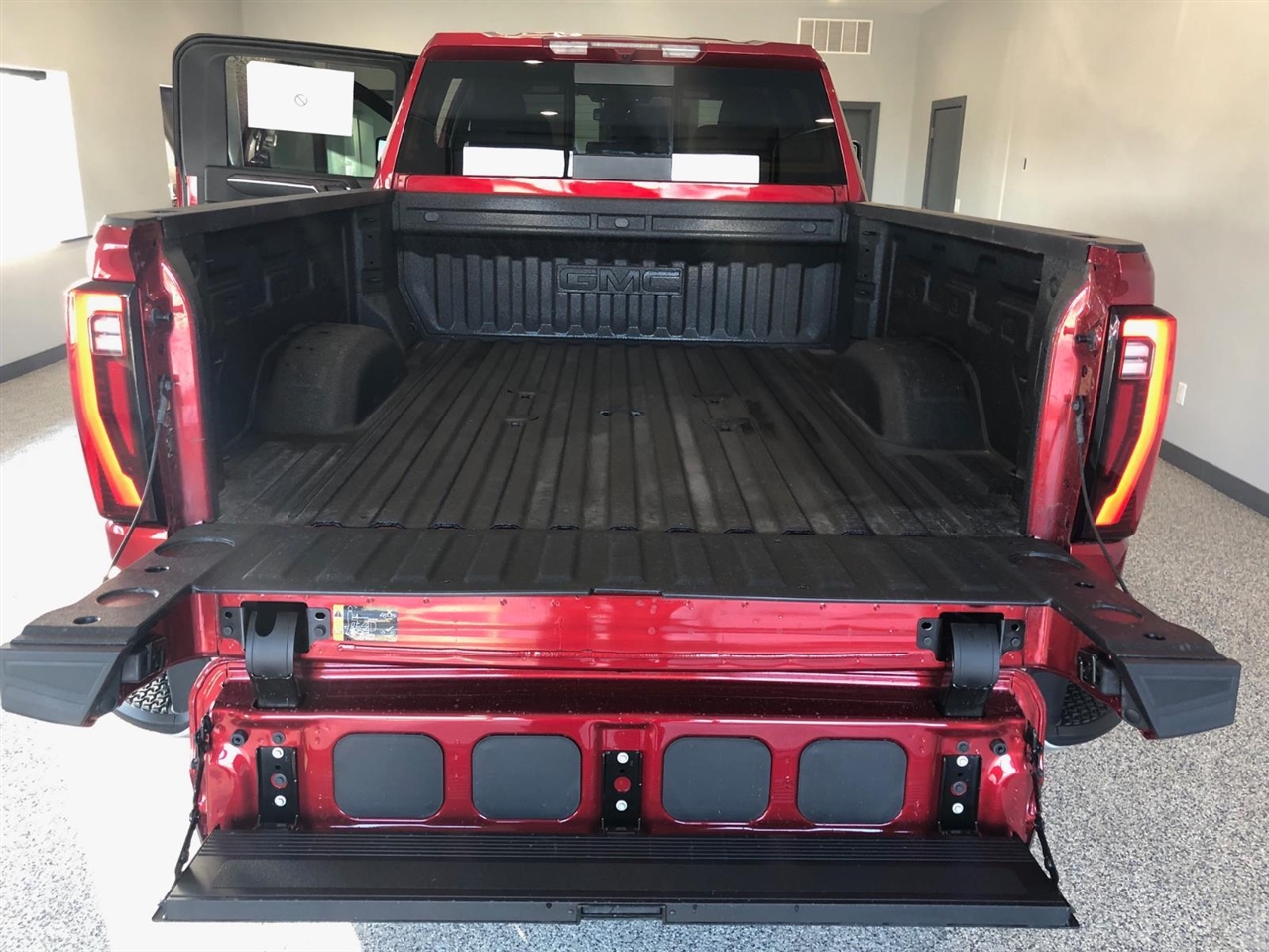 GMC Sierra 2500HD 4WD Crew Cab 159" SLT 2026