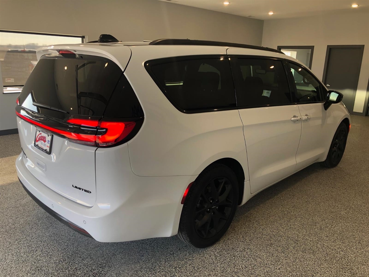 Chrysler Pacifica Limited FWD 2025