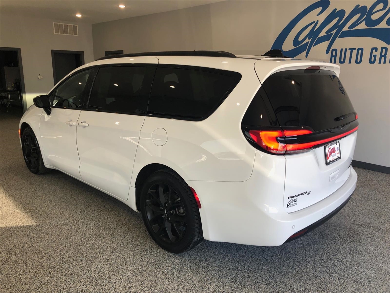 Chrysler Pacifica Limited FWD 2025