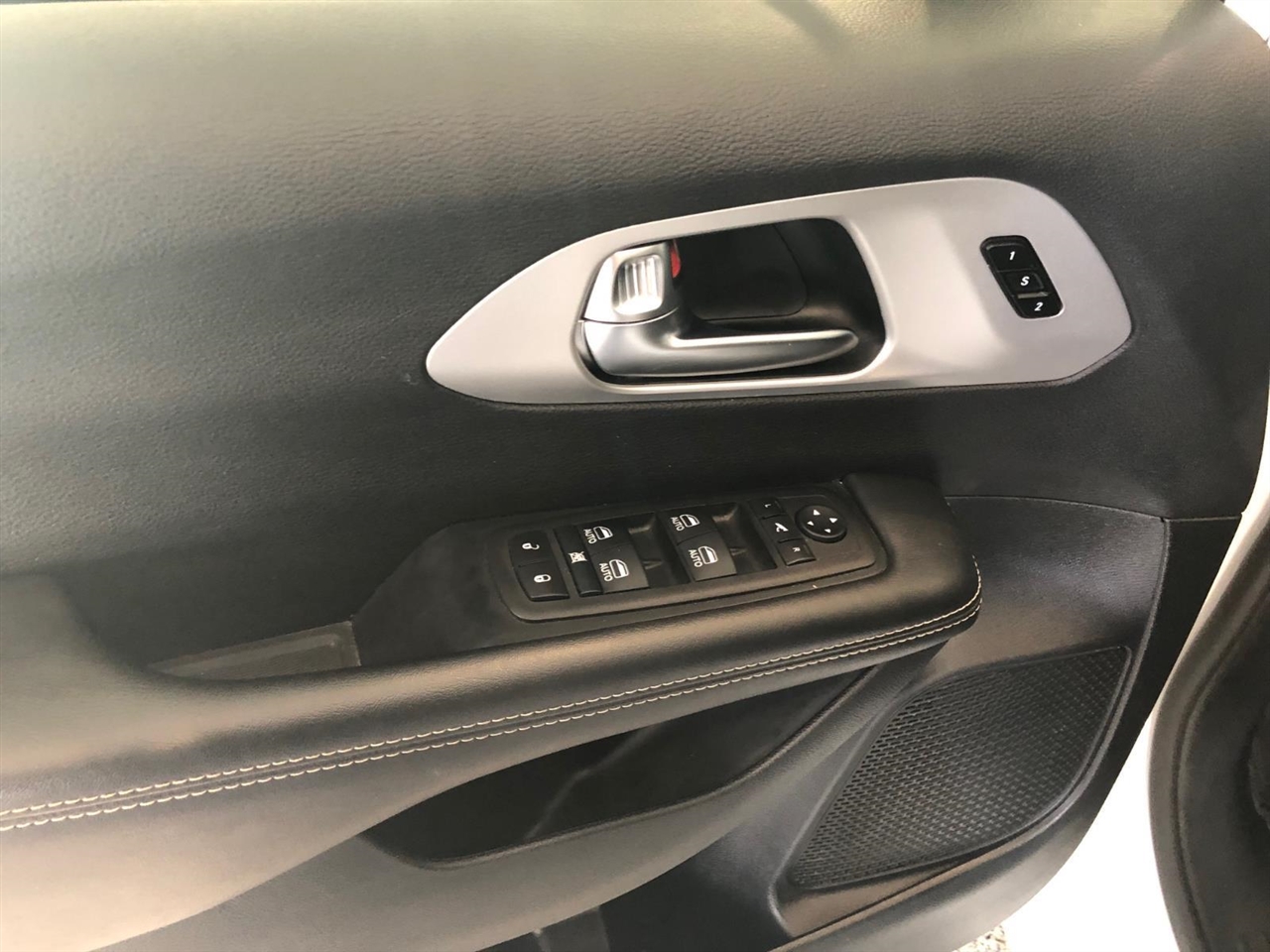 Chrysler Pacifica Limited FWD 2025