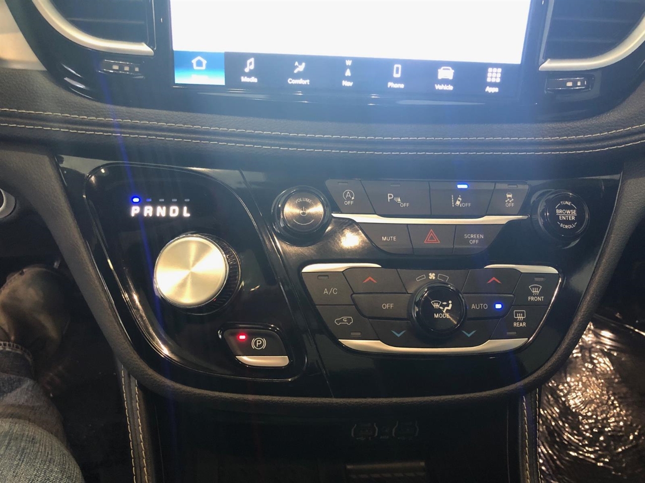 Chrysler Pacifica Limited FWD 2025