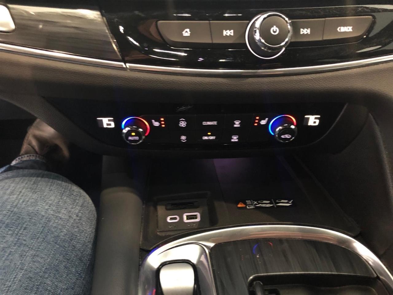 Buick Enclave AWD 4dr Essence 2023