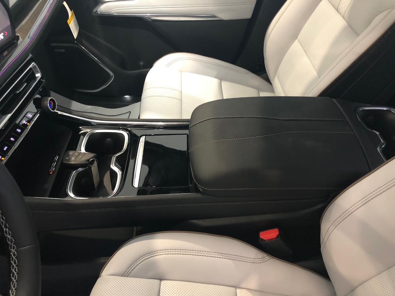 Chevrolet Traverse AWD 4dr High Country w/2LZ 2026