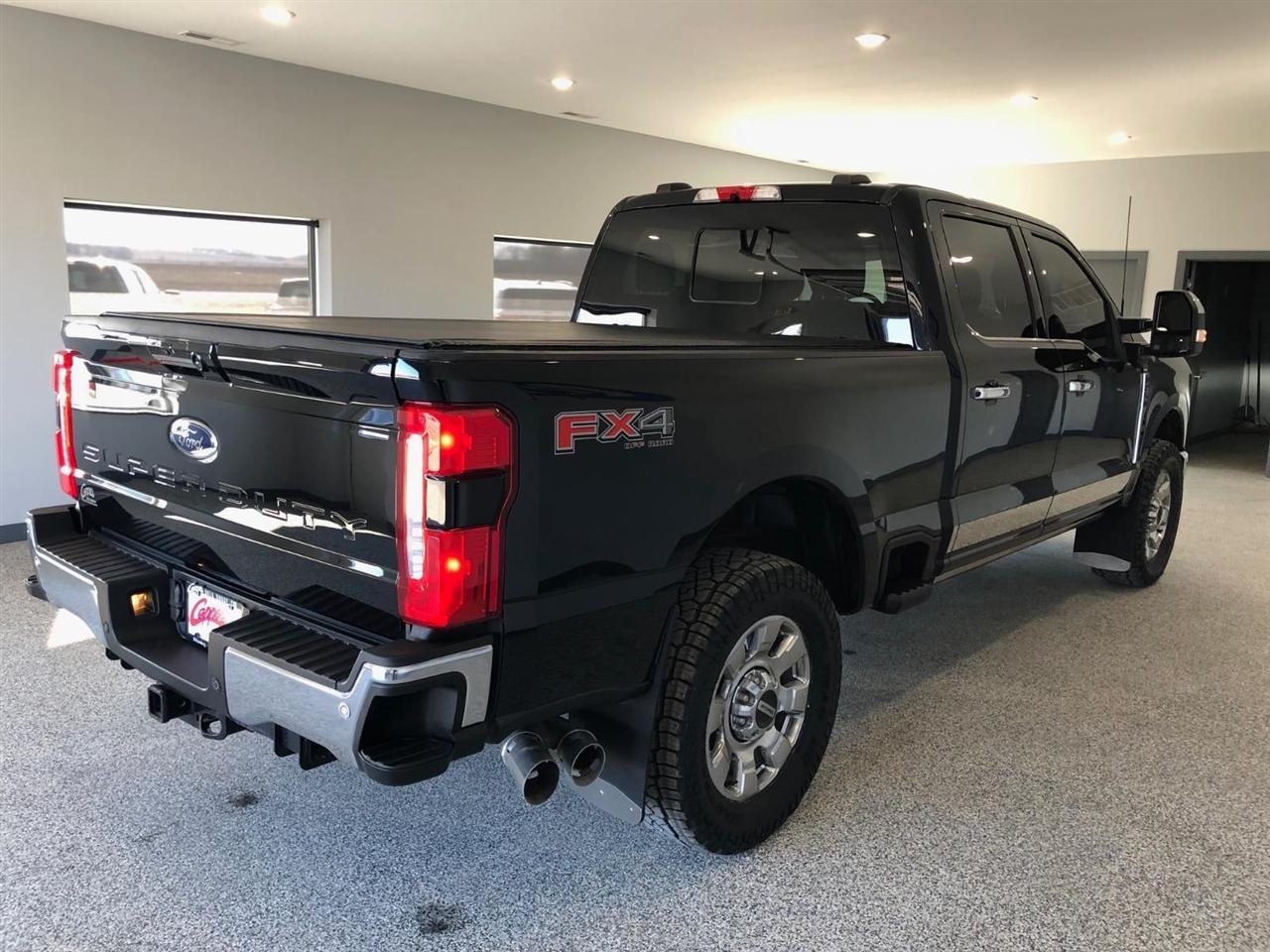 Ford Super Duty F-250 SRW Lariat 4WD Crew Cab 6.75' Box 2024