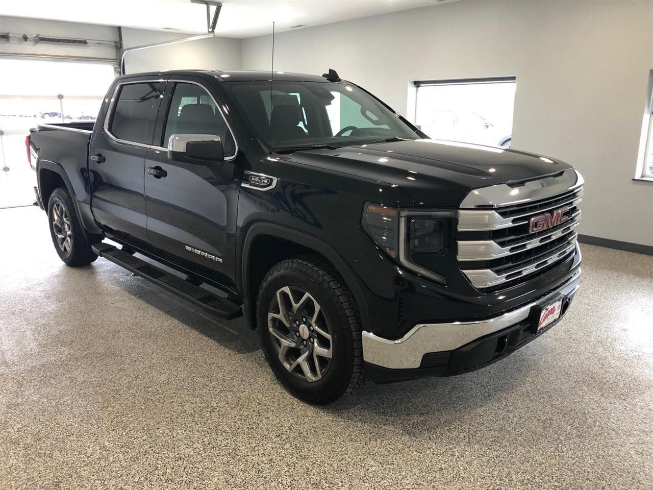 GMC Sierra 1500 4WD Crew Cab 147" SLE 2026