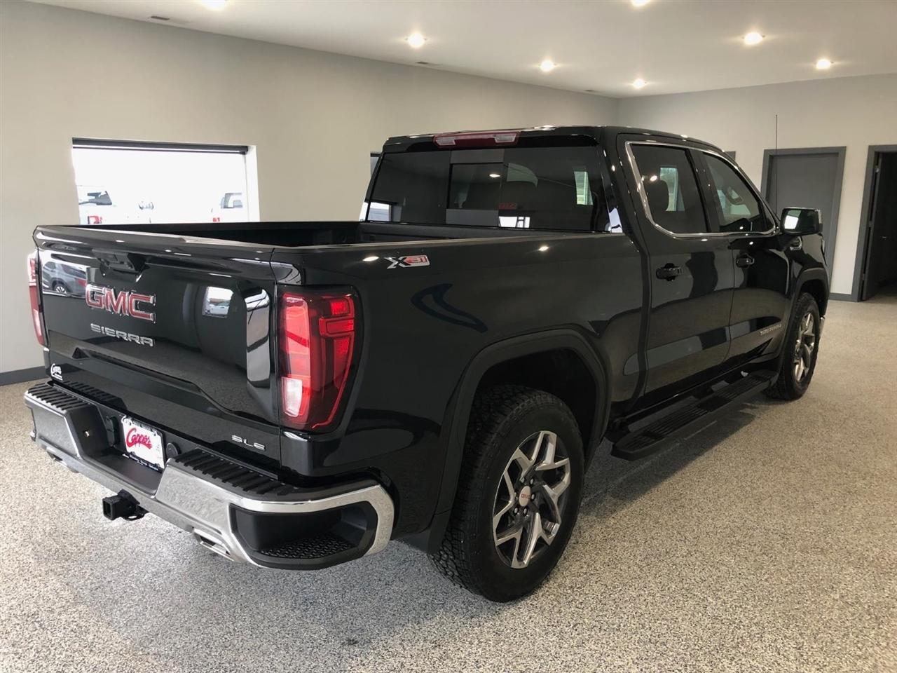 GMC Sierra 1500 4WD Crew Cab 147" SLE 2026