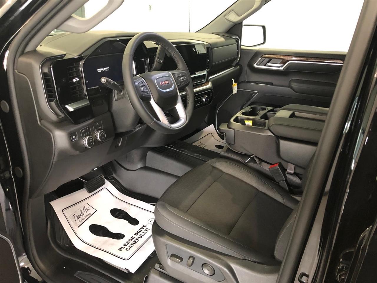 GMC Sierra 1500 4WD Crew Cab 147" SLE 2026