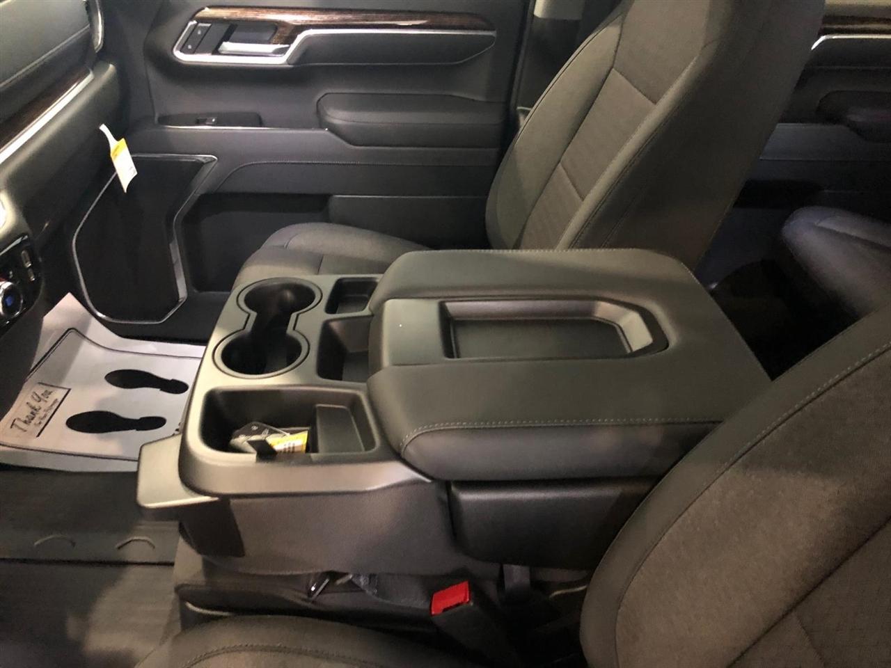 GMC Sierra 1500 4WD Crew Cab 147" SLE 2026