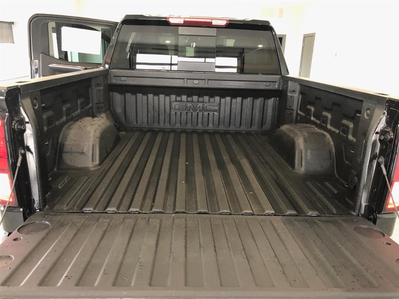 GMC Sierra 1500 4WD Crew Cab 147" SLE 2026