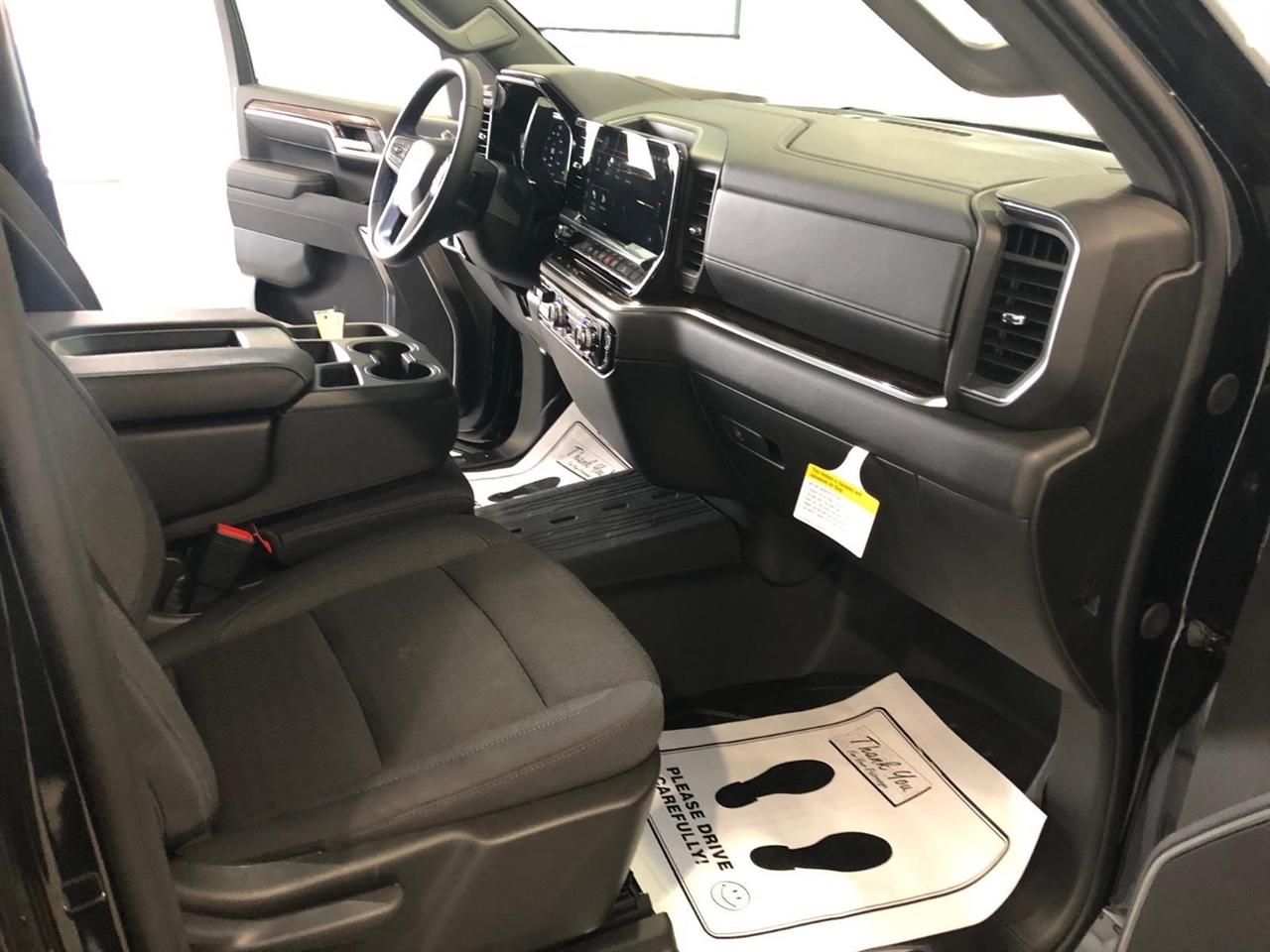 GMC Sierra 1500 4WD Crew Cab 147" SLE 2026