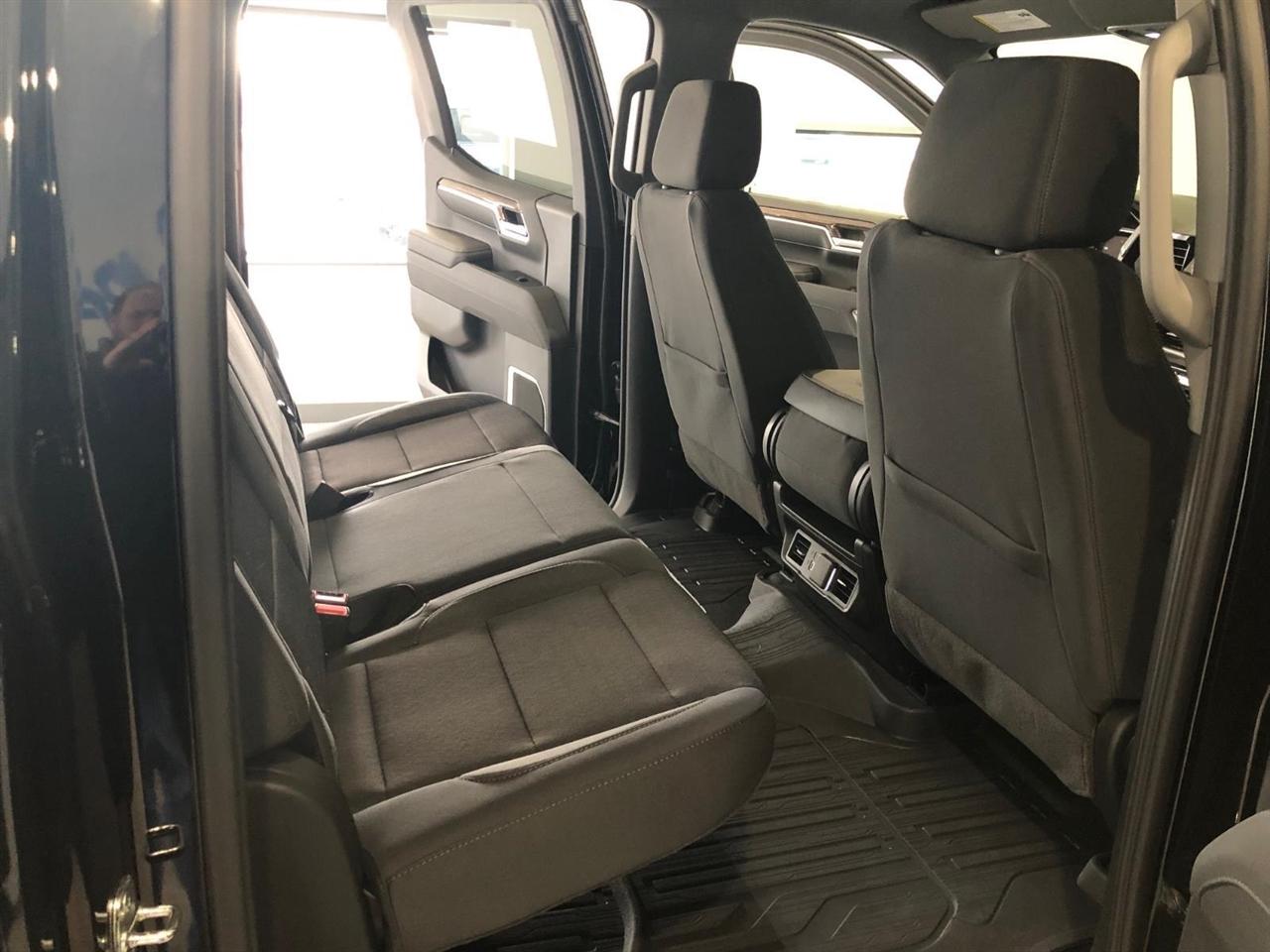 GMC Sierra 1500 4WD Crew Cab 147" SLE 2026