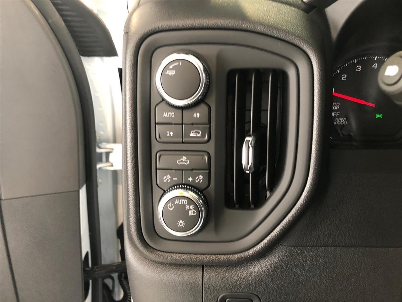 GMC Sierra 1500 4WD Reg Cab 140" Pro 2026