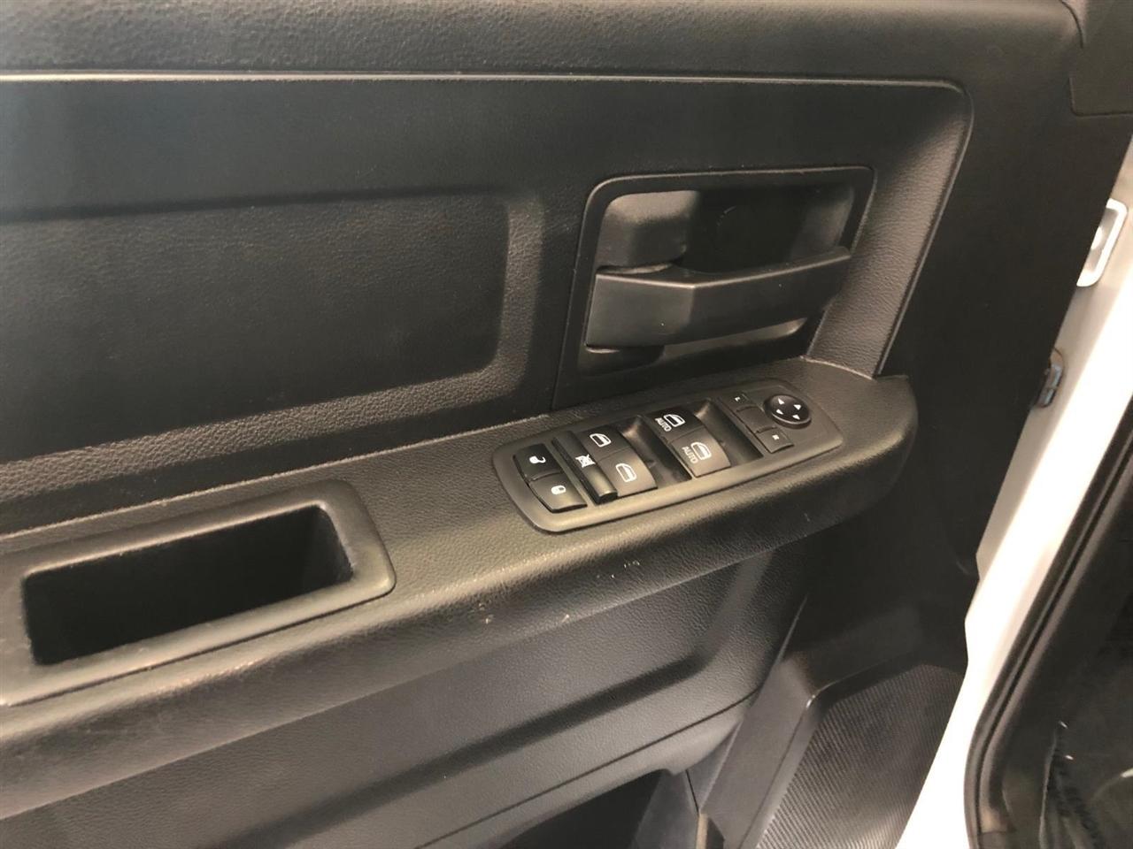 RAM 2500 Tradesman 4x4 Crew Cab 6'4" Box 2020