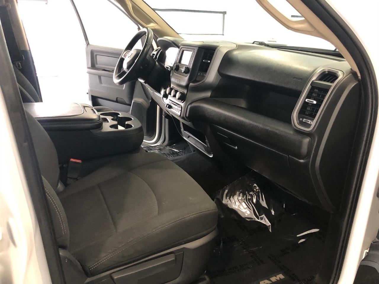 RAM 2500 Tradesman 4x4 Crew Cab 6'4" Box 2020