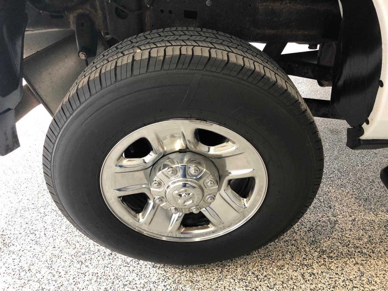 RAM 2500 Tradesman 4x4 Crew Cab 6'4" Box 2020