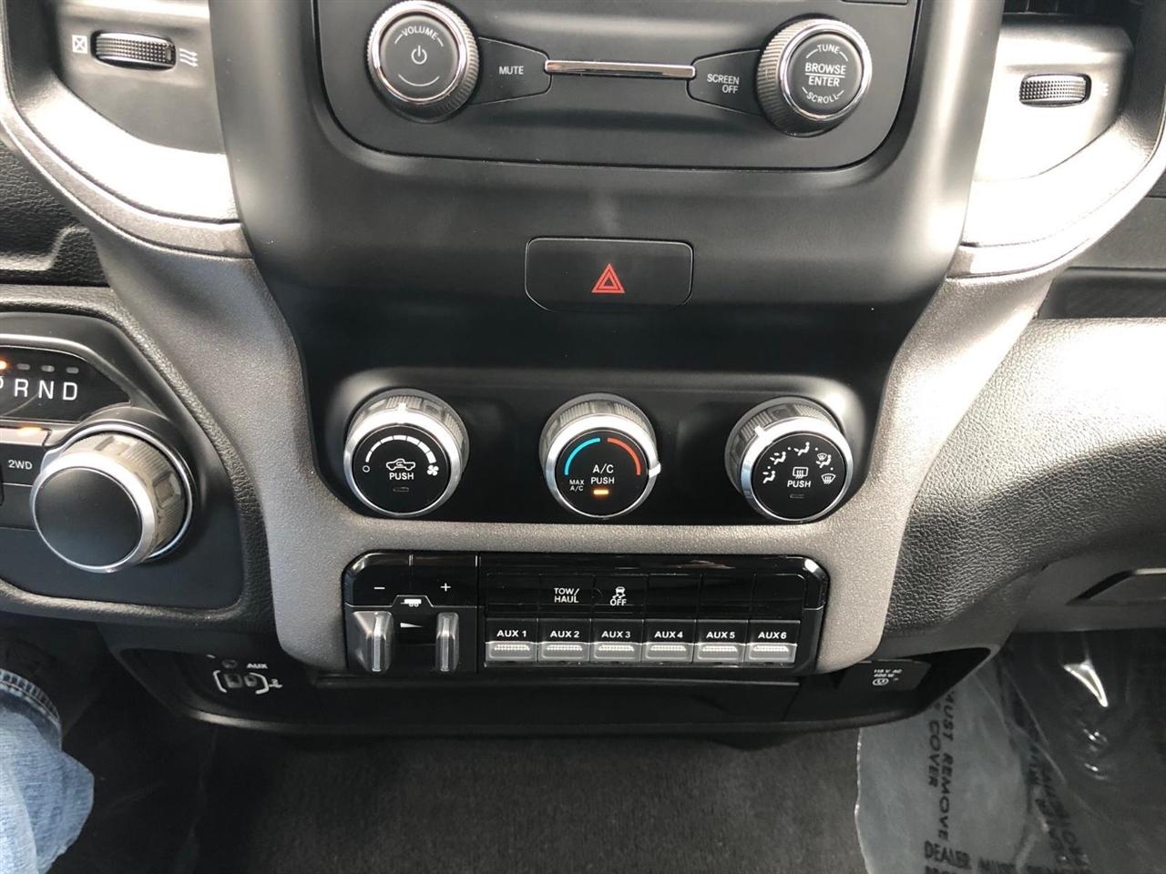 RAM 2500 Tradesman 4x4 Crew Cab 6'4" Box 2020