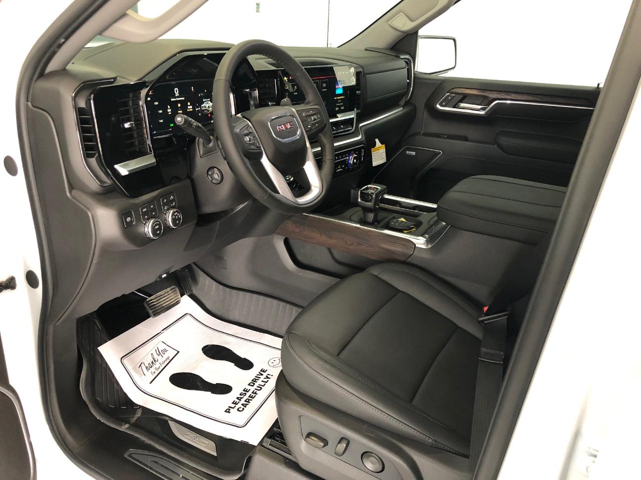 GMC Sierra 1500 4WD Crew Cab 147" SLT 2026