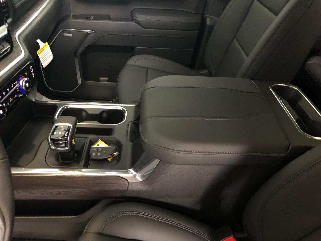 GMC Sierra 1500 4WD Crew Cab 147" SLT 2026