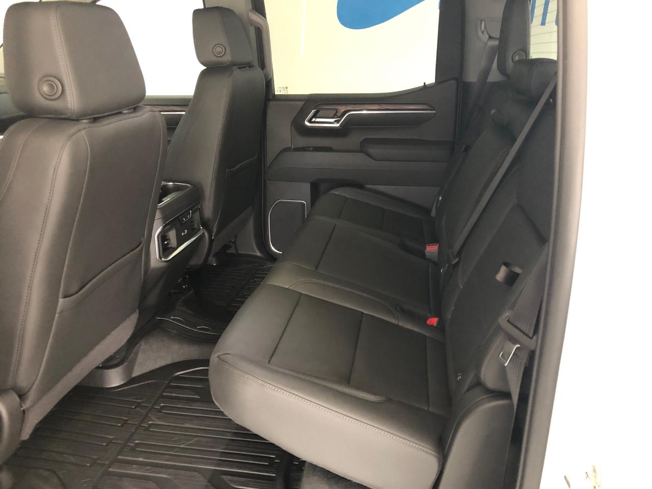 GMC Sierra 1500 4WD Crew Cab 147" SLT 2026