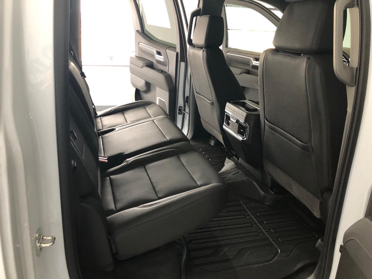 GMC Sierra 1500 4WD Crew Cab 147" SLT 2026