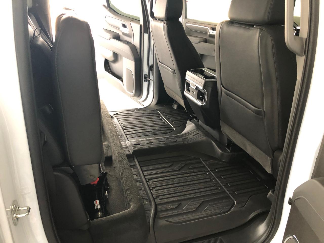 GMC Sierra 1500 4WD Crew Cab 147" SLT 2026