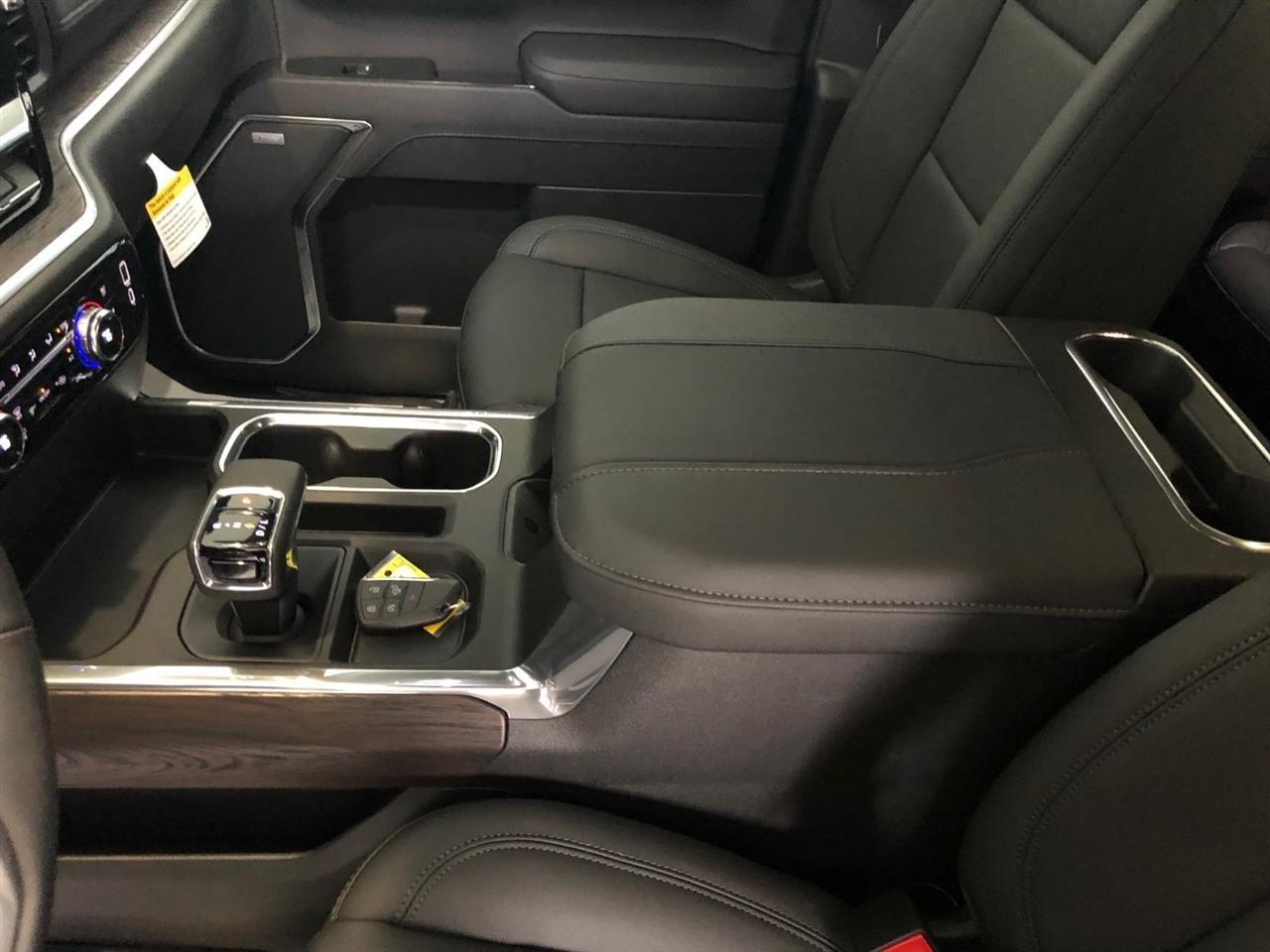 GMC Sierra 1500 4WD Crew Cab 147" SLT 2026