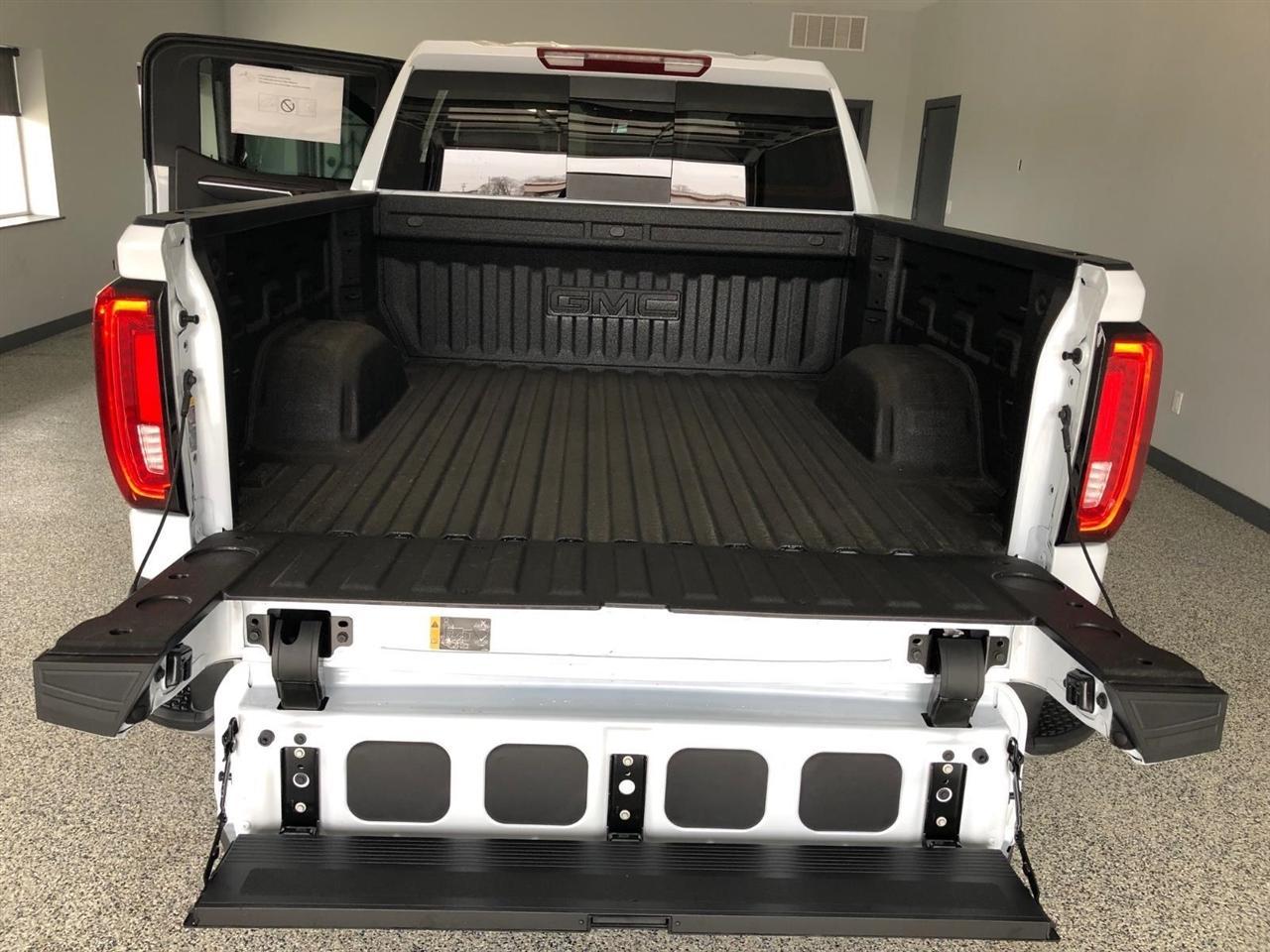 GMC Sierra 1500 4WD Crew Cab 147" SLT 2026