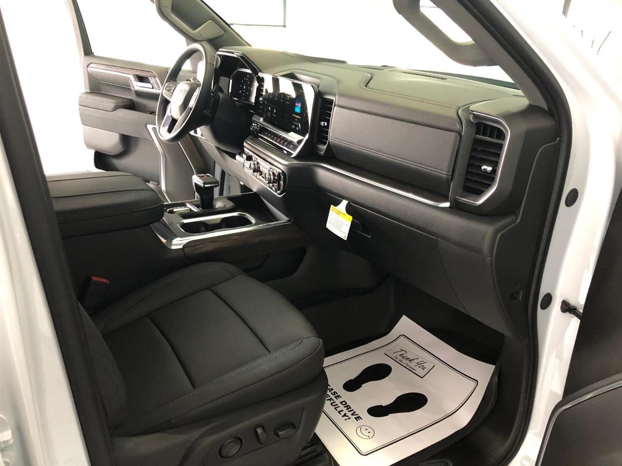 GMC Sierra 1500 4WD Crew Cab 147" SLT 2026