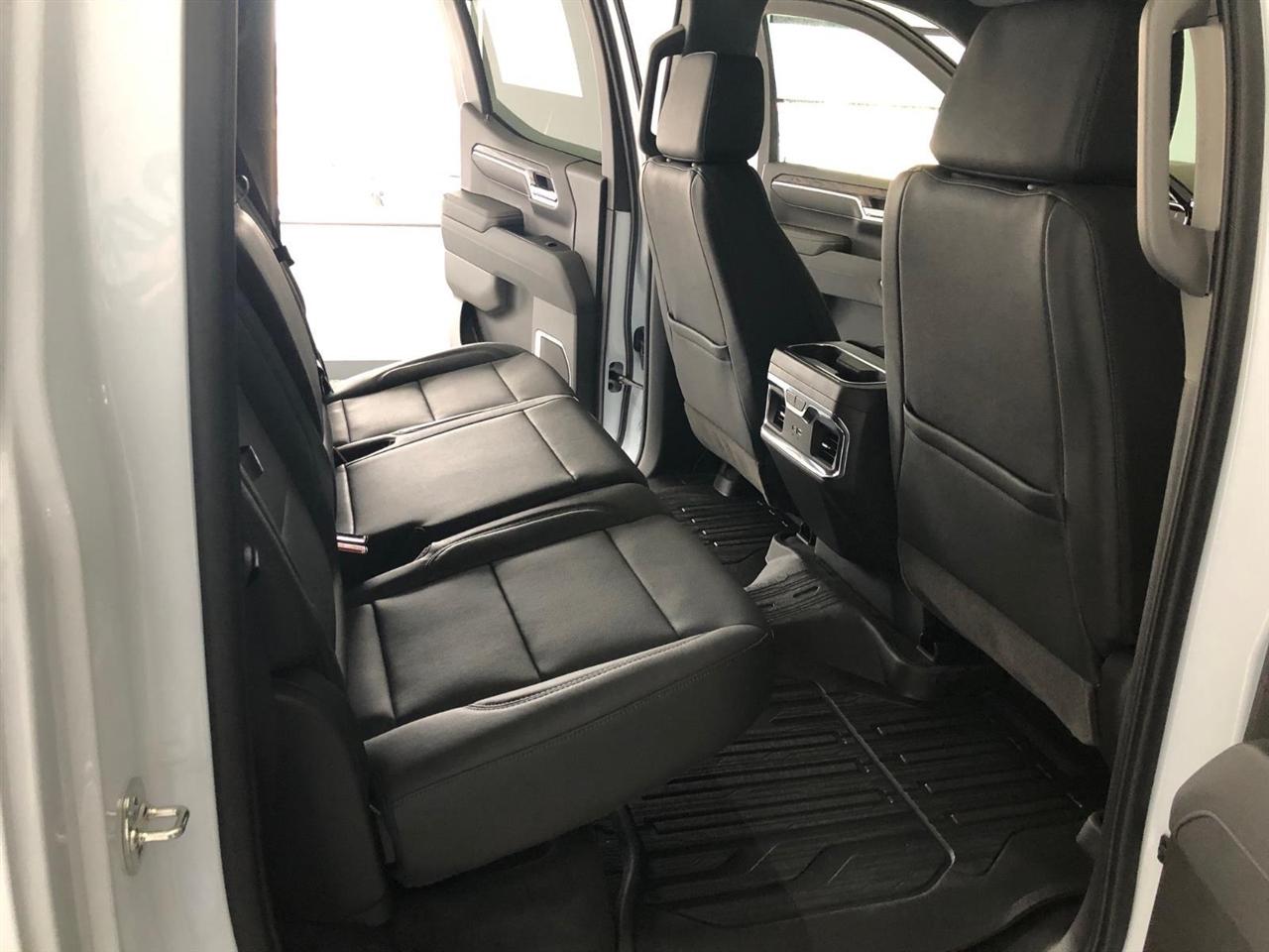 GMC Sierra 1500 4WD Crew Cab 147" SLT 2026