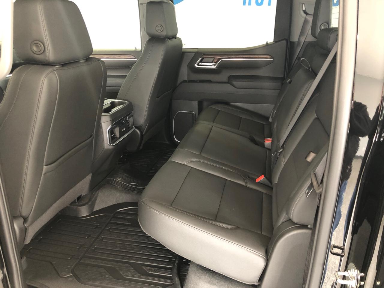 GMC Sierra 1500 4WD Crew Cab 147" SLT 2026