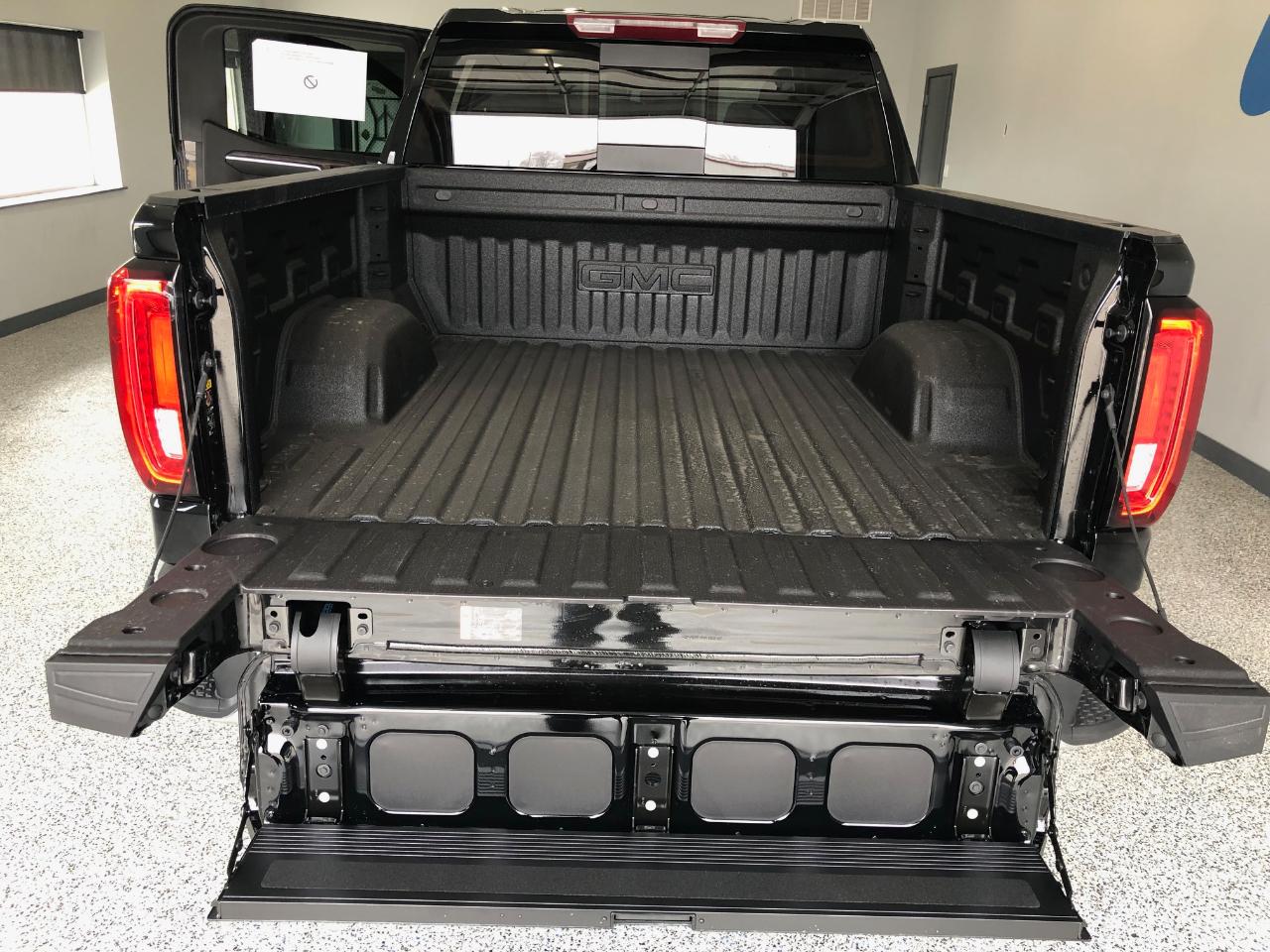 GMC Sierra 1500 4WD Crew Cab 147" SLT 2026