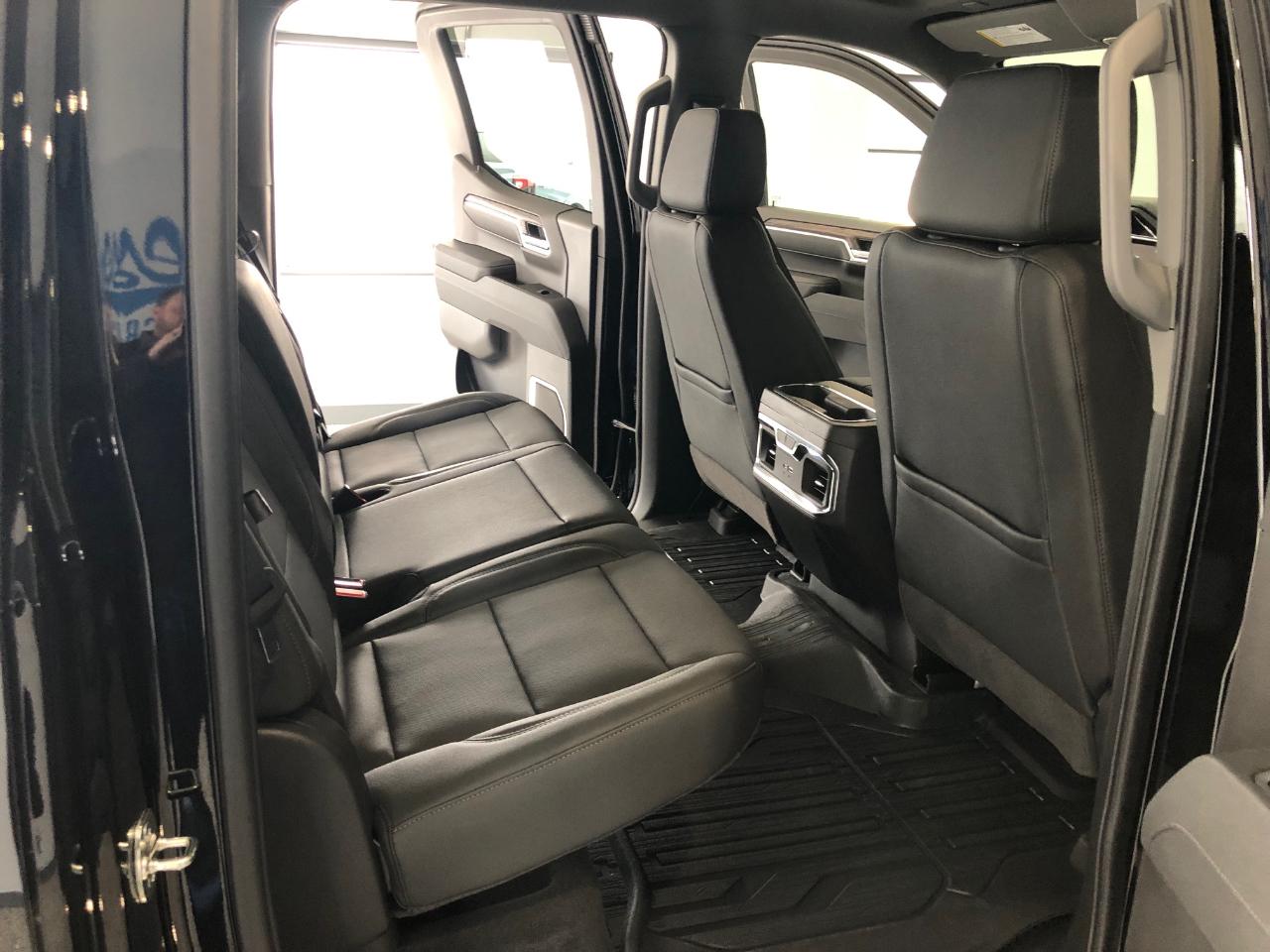 GMC Sierra 1500 4WD Crew Cab 147" SLT 2026