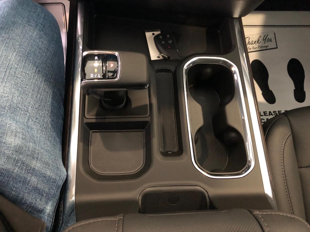 GMC Sierra 1500 4WD Crew Cab 147" SLT 2026