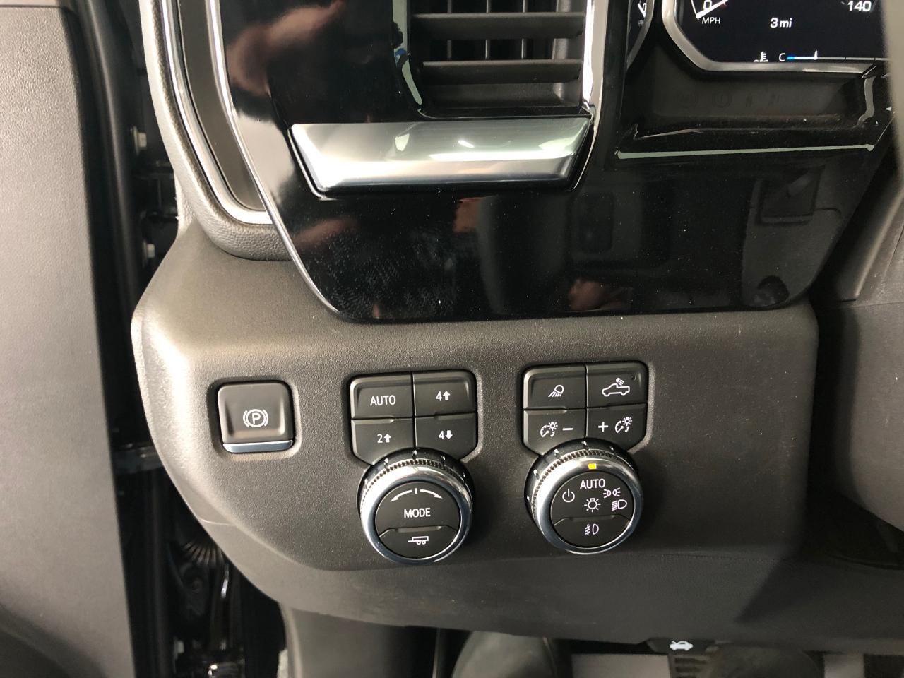 GMC Sierra 1500 4WD Crew Cab 147" SLT 2026