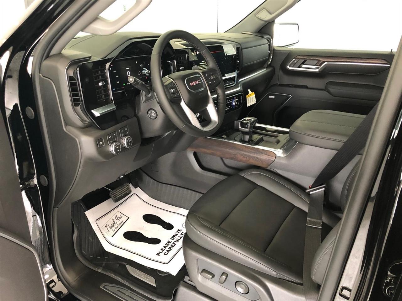 GMC Sierra 1500 4WD Crew Cab 147" SLT 2026