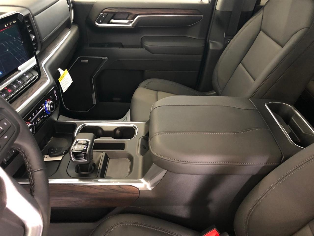 GMC Sierra 1500 4WD Crew Cab 147" SLT 2026