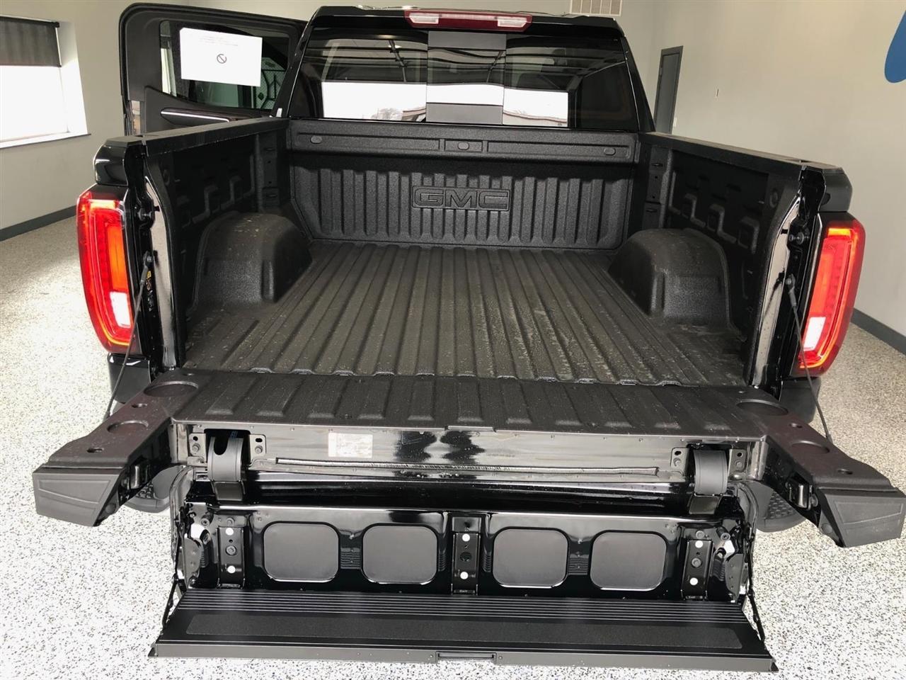 GMC Sierra 1500 4WD Crew Cab 147" SLT 2026