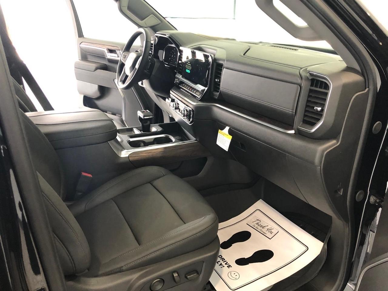 GMC Sierra 1500 4WD Crew Cab 147" SLT 2026