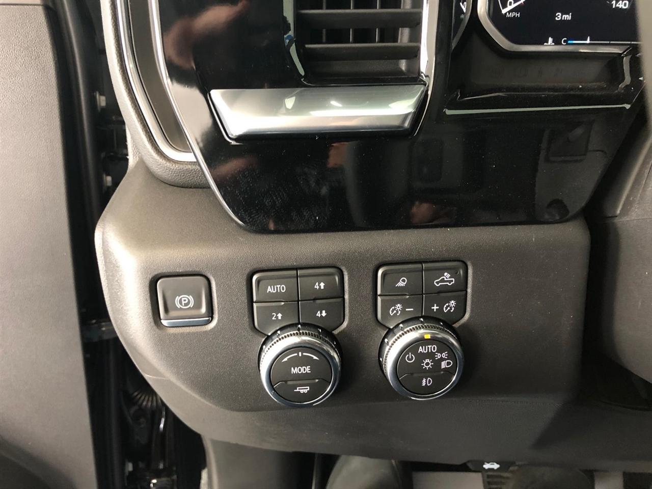 GMC Sierra 1500 4WD Crew Cab 147" SLT 2026