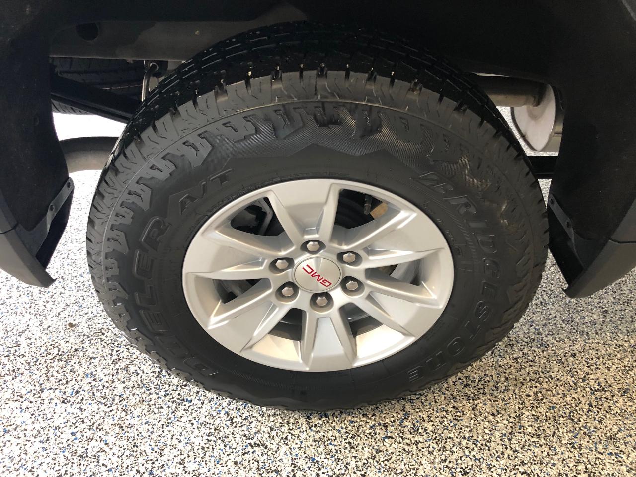 GMC Sierra 1500 4WD Reg Cab 126" Pro 2024