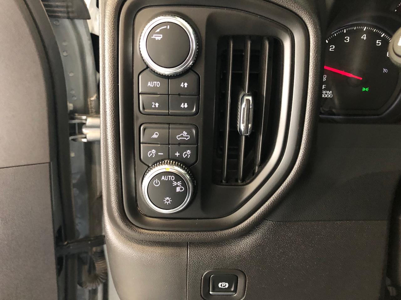 GMC Sierra 1500 4WD Reg Cab 126" Pro 2024