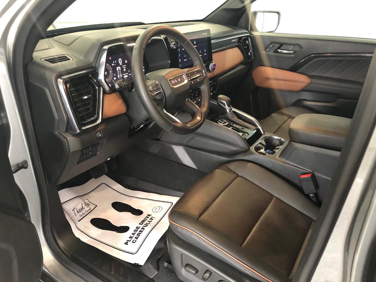 GMC Canyon 4WD Crew Cab AT4 2024