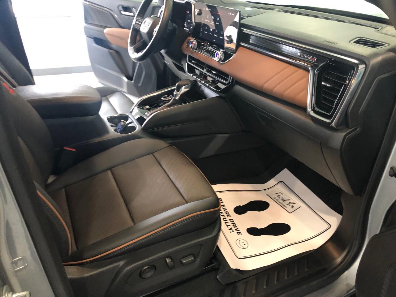 GMC Canyon 4WD Crew Cab AT4 2024