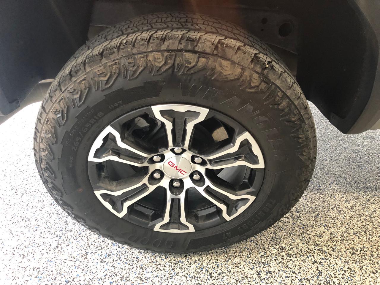 GMC Canyon 4WD Crew Cab AT4 2024