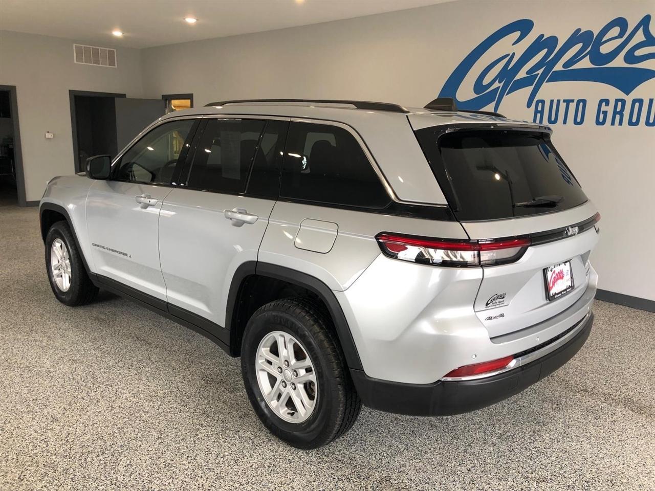 Jeep Grand Cherokee Laredo 4x4 2023